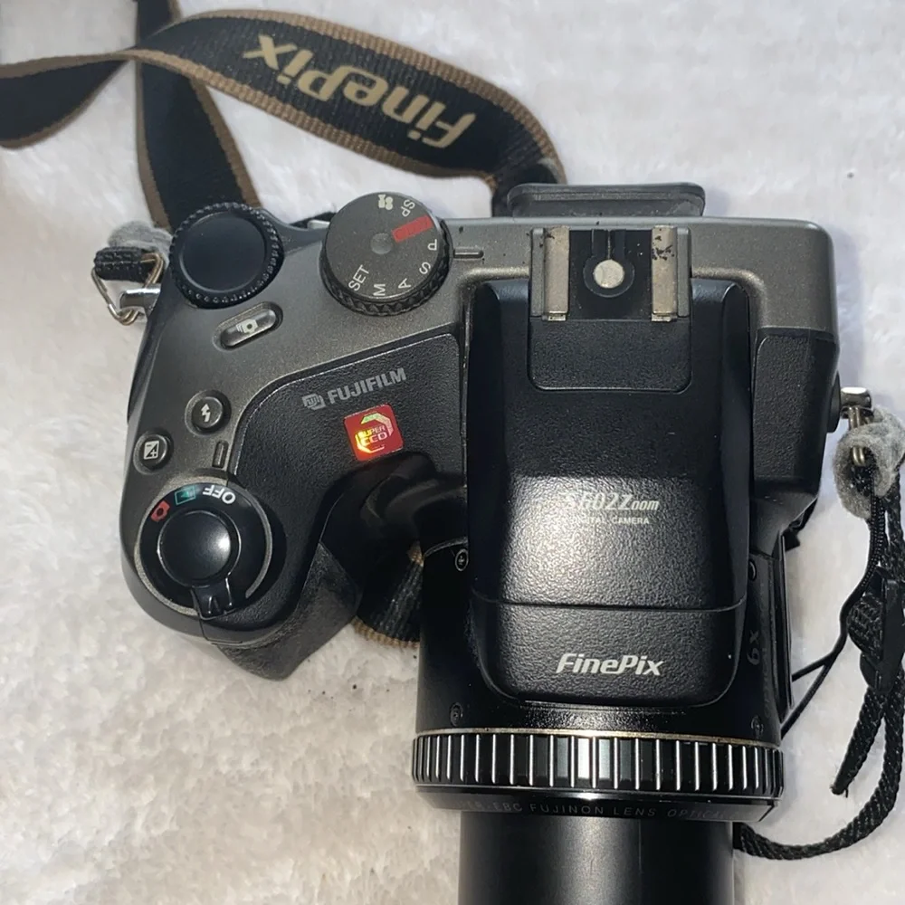 Fuji Finepix 35mm digital camera and case